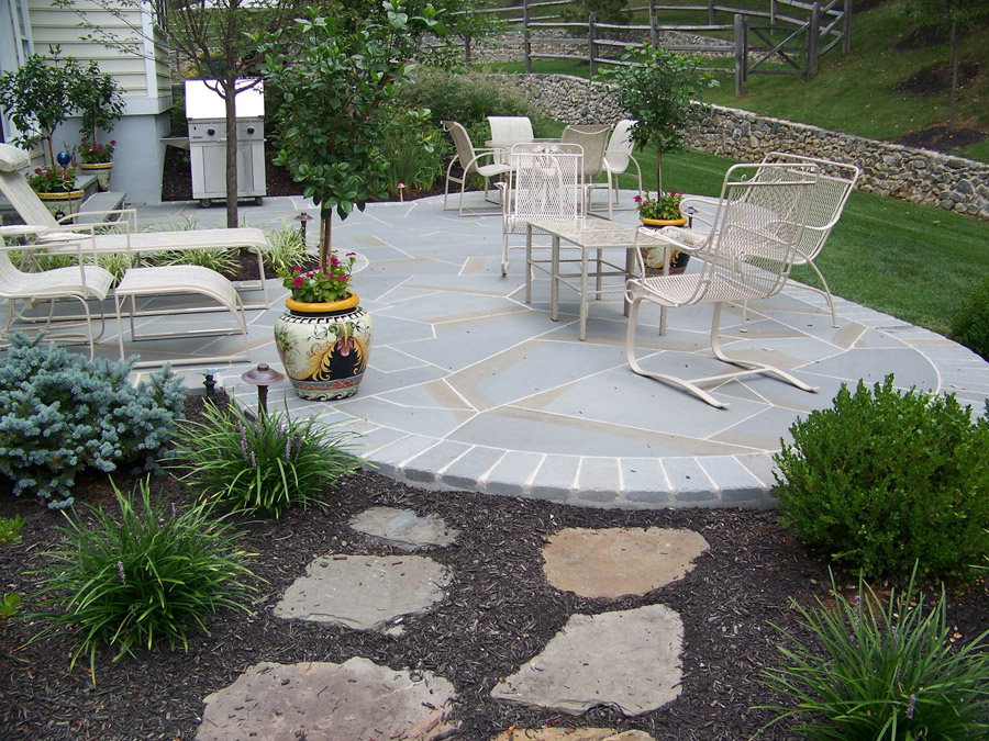 Top Tips For Hardscaping Your Backyard