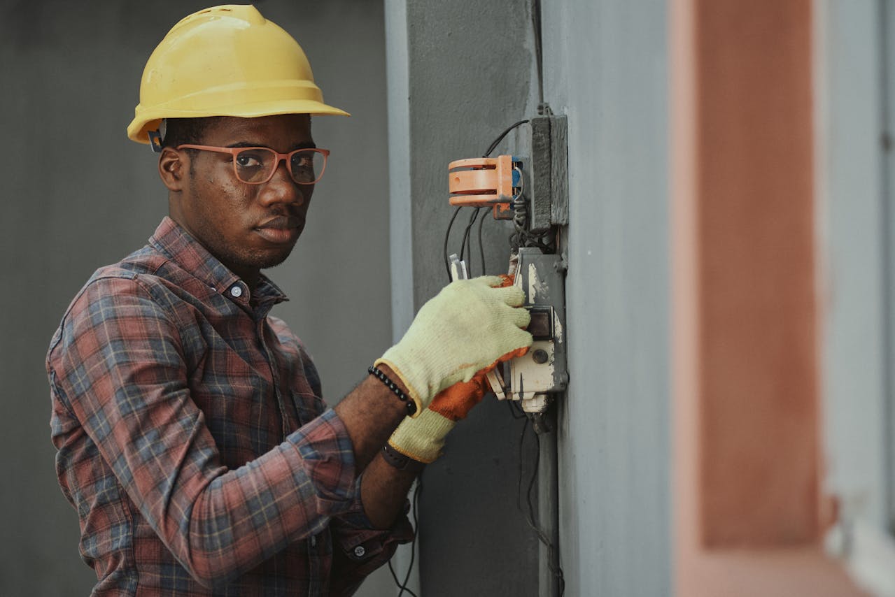 Recognizing the Red Flags: When to Reach Out to an Electrician Without Delay